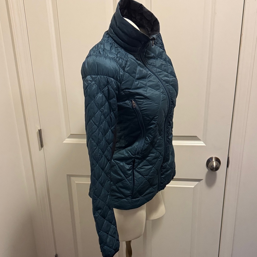 lululemon athletica Teal Quilted Puffer Reversible Run Jacket. - Picture 13 of 13
